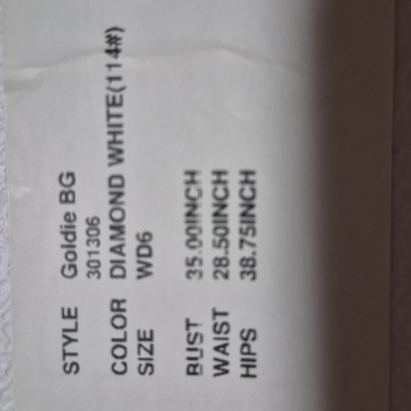 Wedding dress - Picture 10 of 10